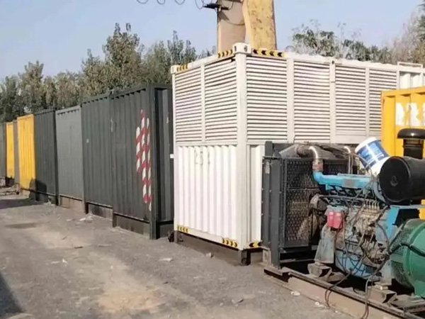 宁明200KW柴油发电机机组每小时油耗是多少？