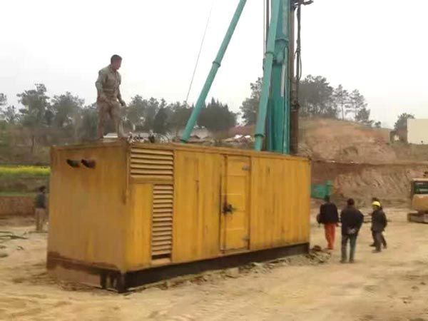 宁明如何判断水冷式机油散热器密封件是否需要更换？